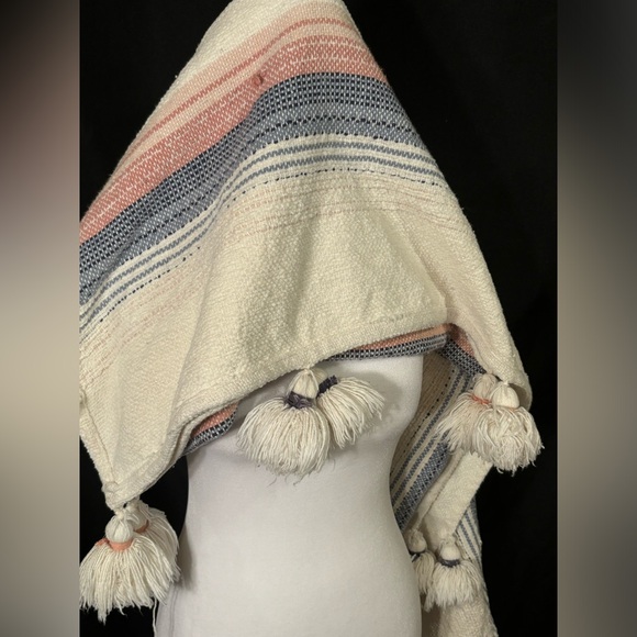 Artisan NY throw blanket blue, pink and cream - Picture 4 of 6